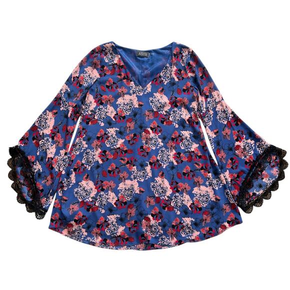 ASTR Dress Womens Small Blue Floral Mini V Neck Bell Sleeve Lace Trim Lined Boho - Picture 10 of 10
